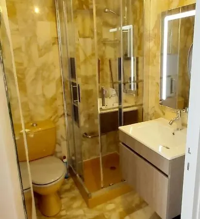 Piscine à Les Palmiers 1er Etage Apartamento Hyères